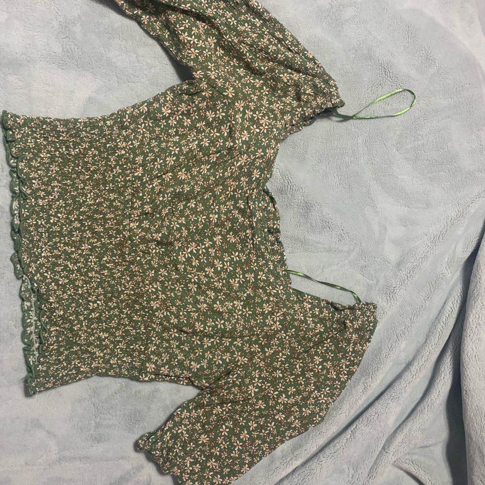 Urban Outfitters Green Floral Puff-Sleeve Top
